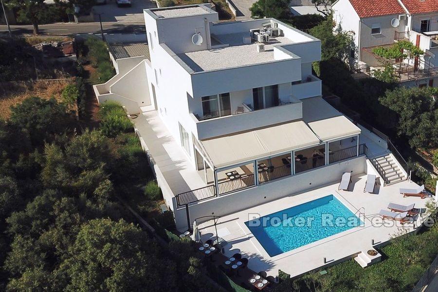 Leilighetshus med restaurant