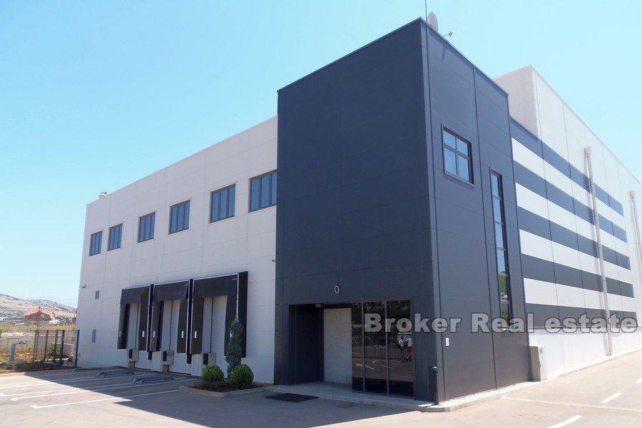 Logistics distribution center