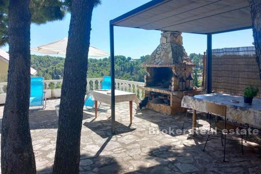 Steinhus med havutsikt