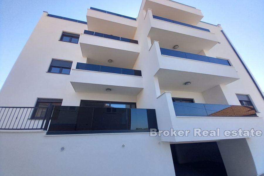 Två takvåningar med havsutsikt