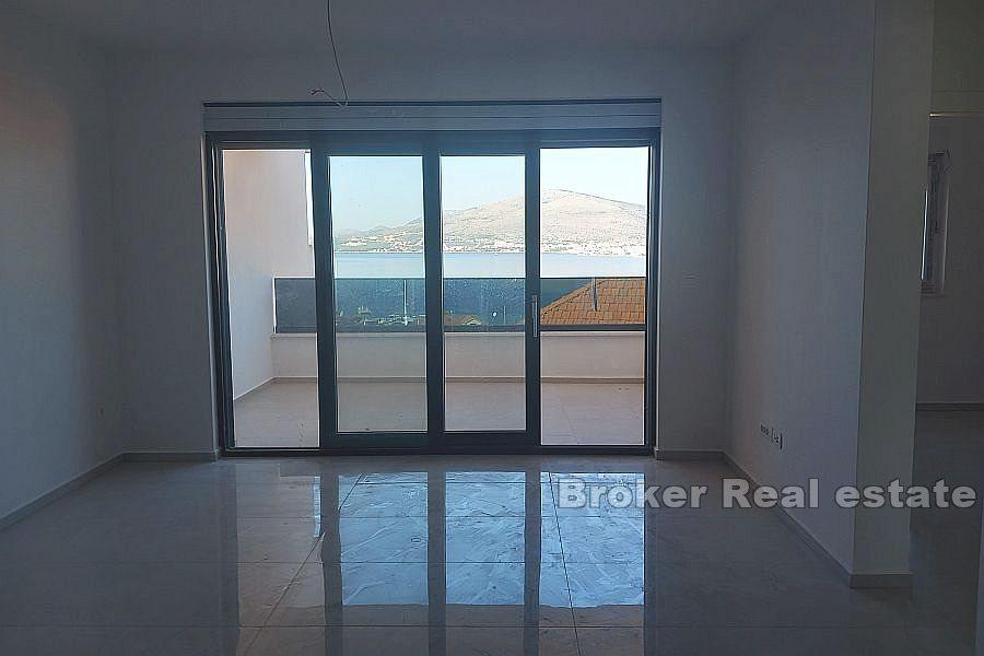 Två takvåningar med havsutsikt