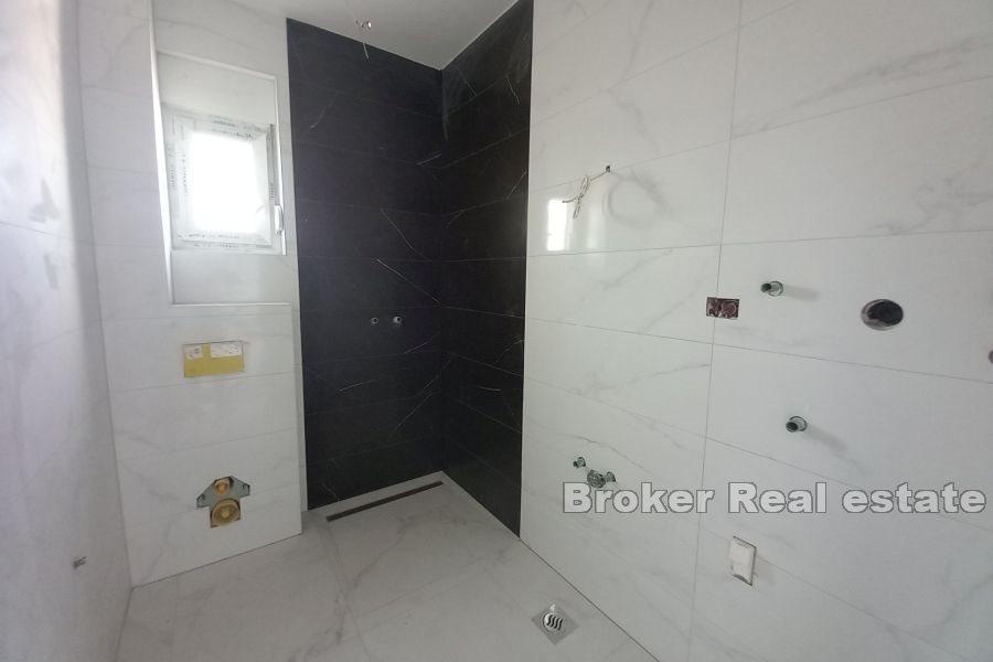 Två takvåningar med havsutsikt