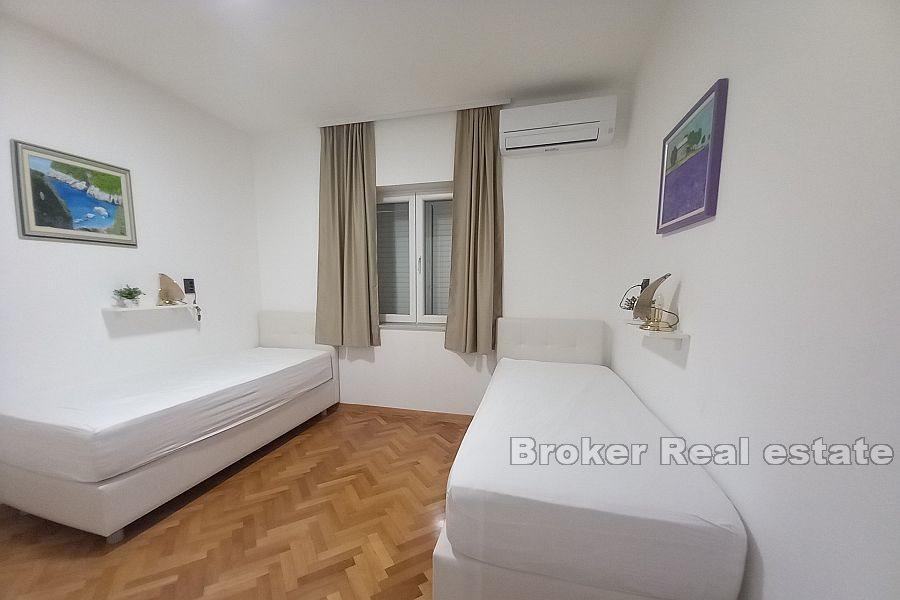 Квартира с земельным участком