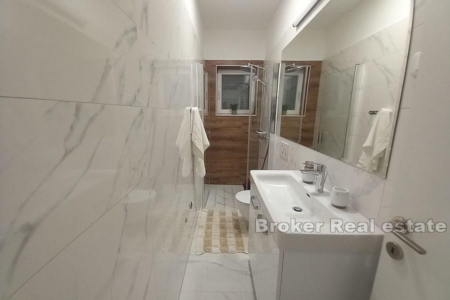 Квартира с земельным участком
