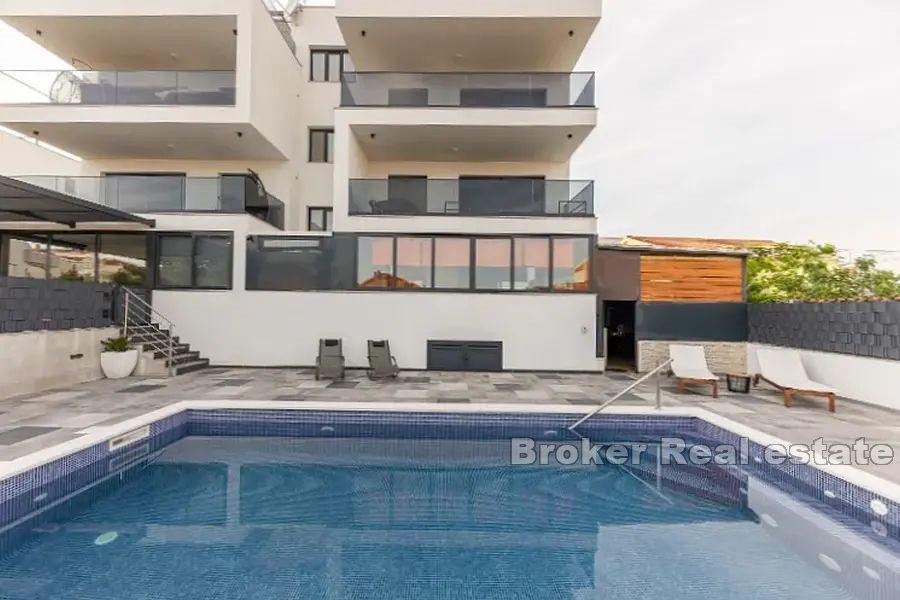 Moderan apartman s bazenom