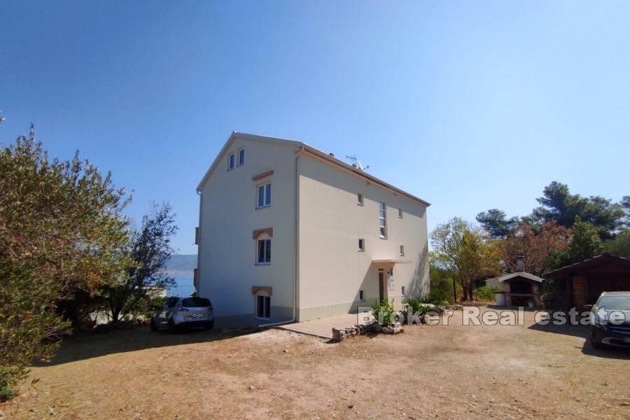 Apartmenthaus, zweite Reihe zum Meer