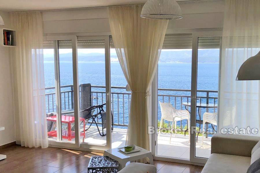 Semi-detached house in first row to the sea