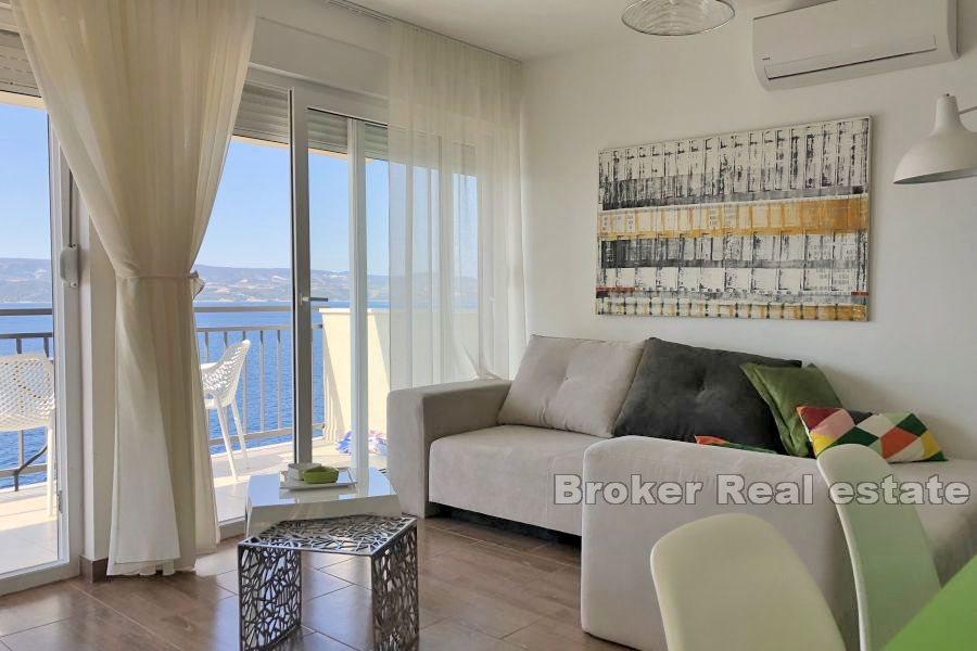 Semi-detached house in first row to the sea