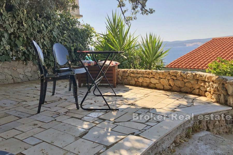 Парный дом в первом ряду от моря