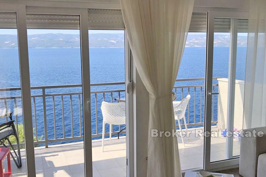 Semi-detached house in first row to the sea