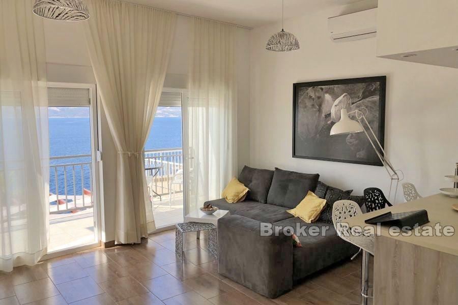 Semi-detached house in first row to the sea