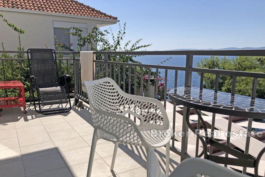 Semi-detached house in first row to the sea