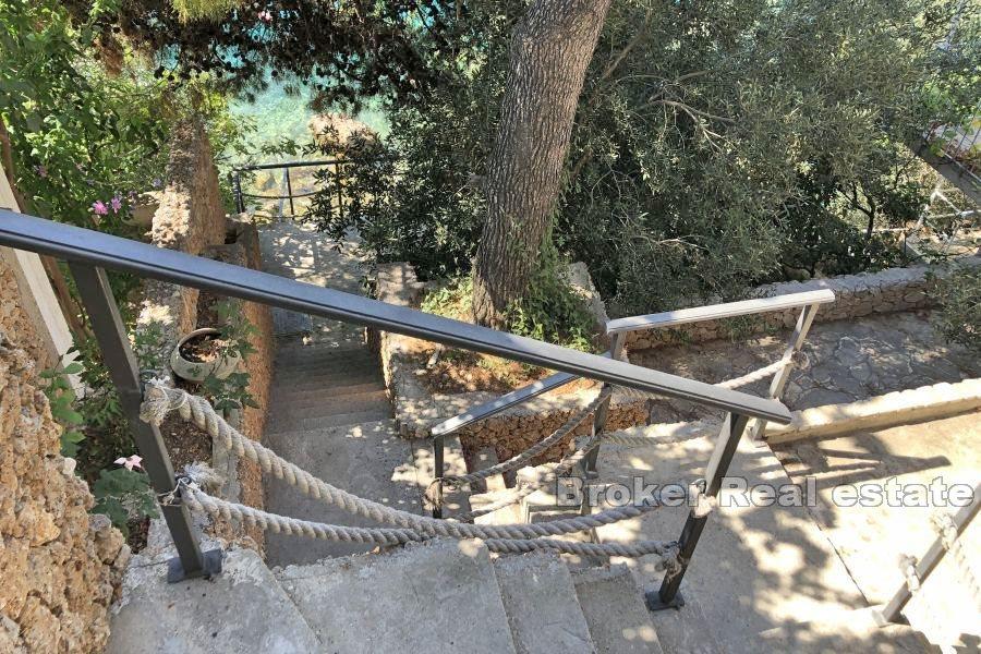 Semi-detached house in first row to the sea