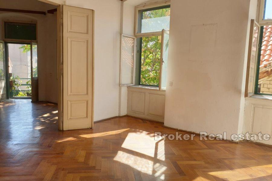 Apartment mit zwei Schlafzimmern im Zentrum der Stadt
