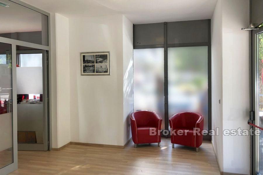 Spinut, poslovni prostor