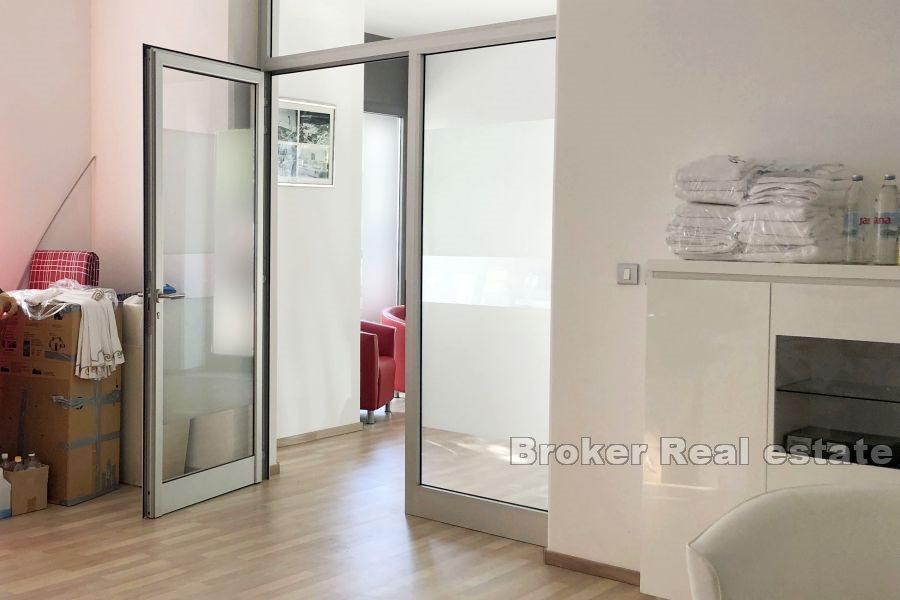 Spinut, poslovni prostor