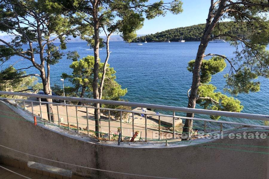 House first row to the sea