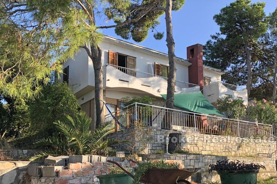 House first row to the sea