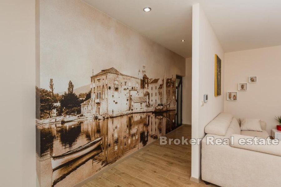 Casa con piscina e vista mare