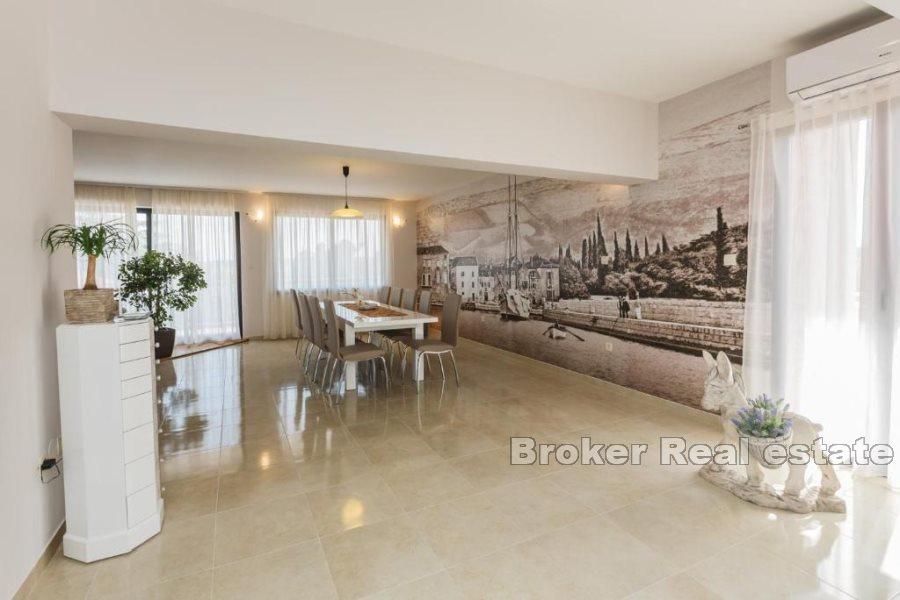 Haus mit Pool und Meerblick