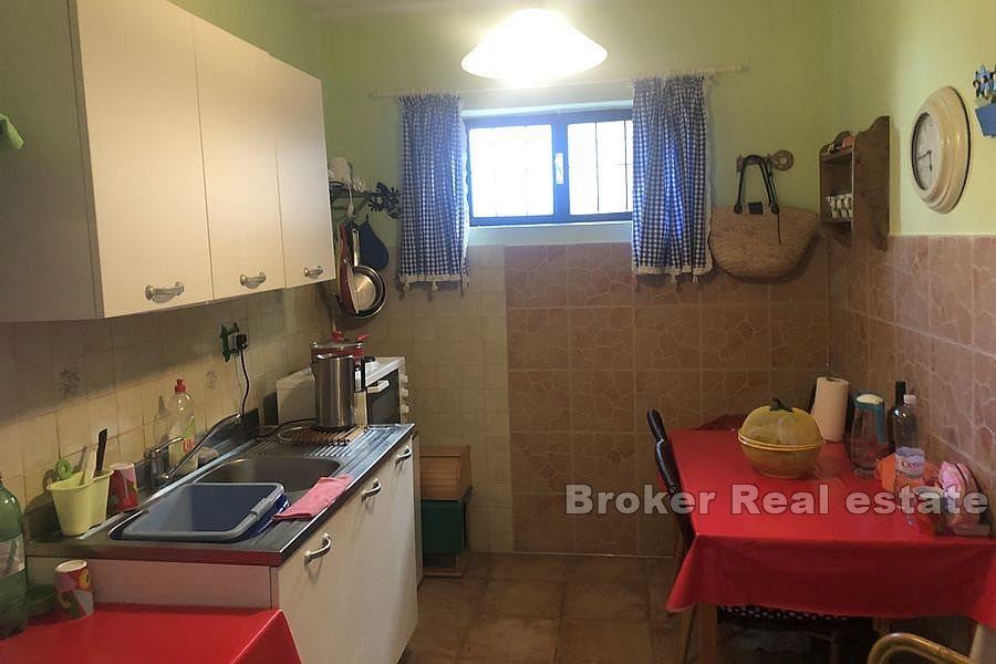 Apartmanska kuća s pogledom na more