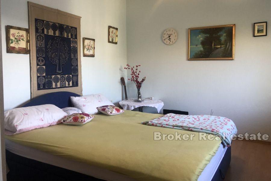 Apartmanska kuća s pogledom na more