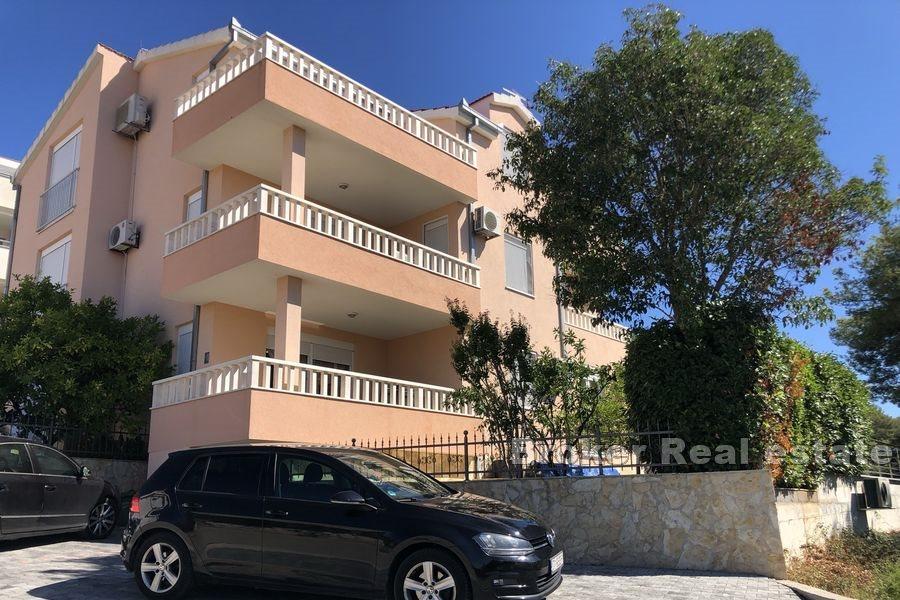 Apartment house with sea view