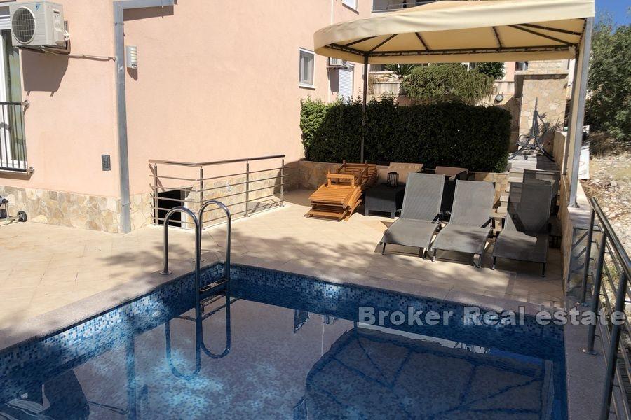 Apartmanska kuća s pogledom na more