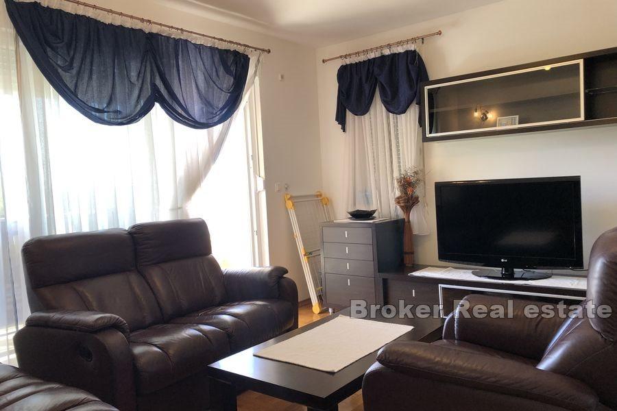 Apartmanska kuća s pogledom na more