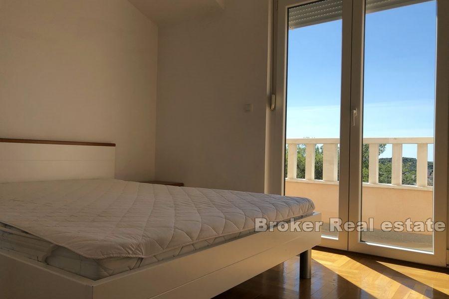 Apartmanska kuća s pogledom na more