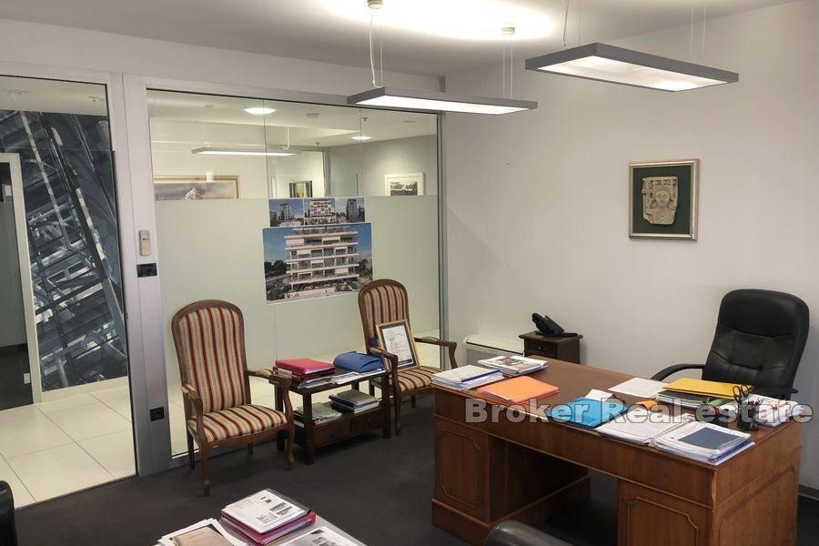 Espace bureau spacieux