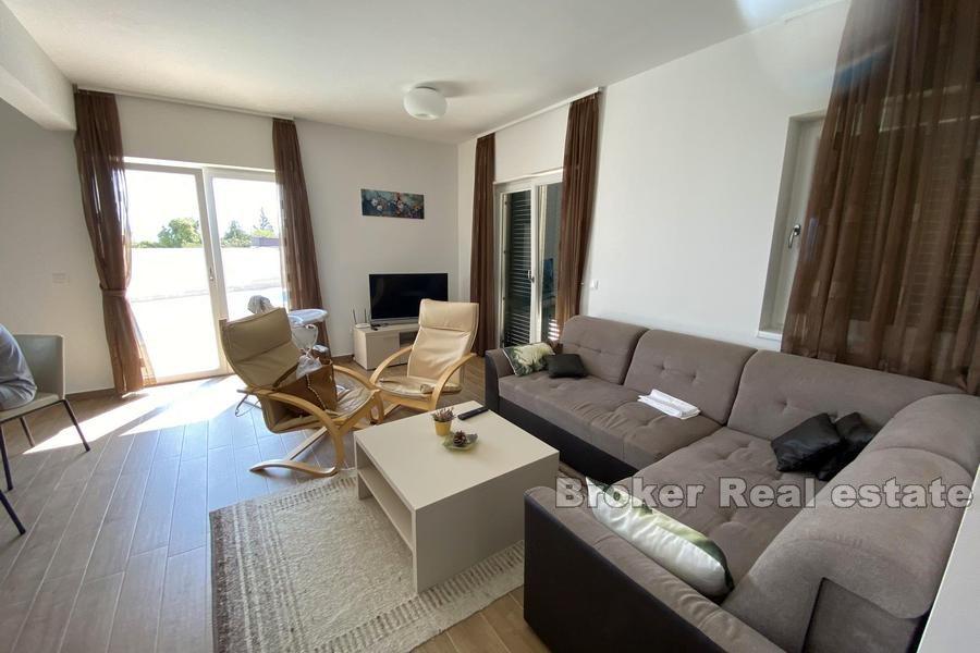 Casa con piscina e vista mare