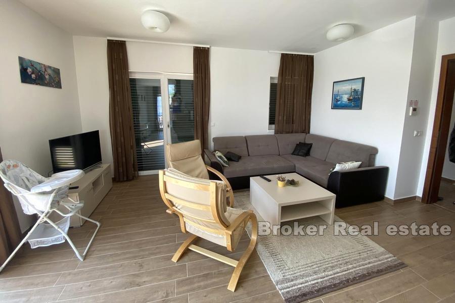 House with pool and sea view