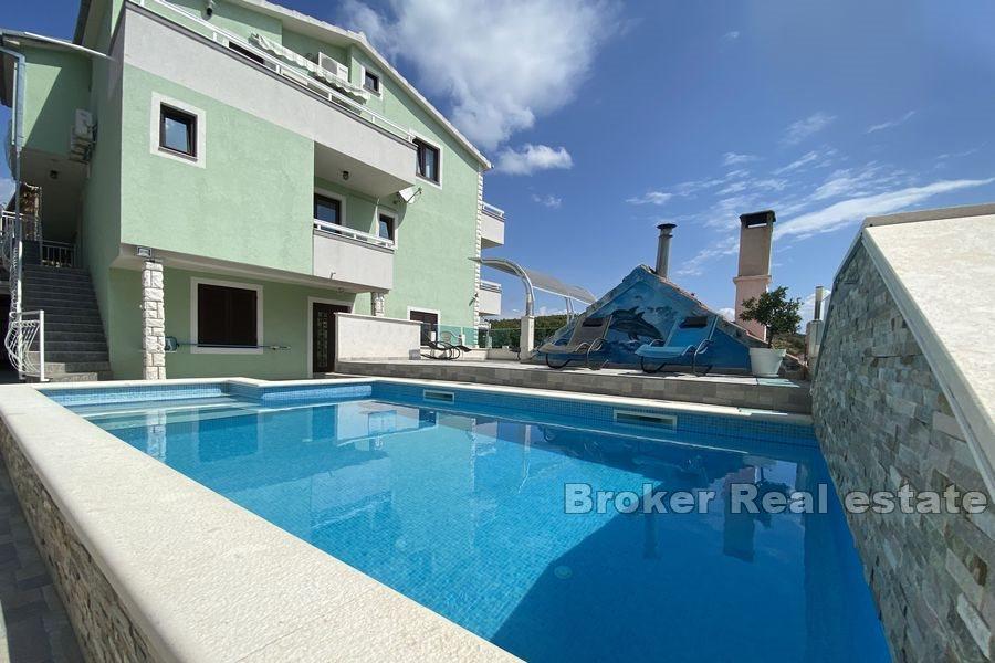 House with pool and sea view