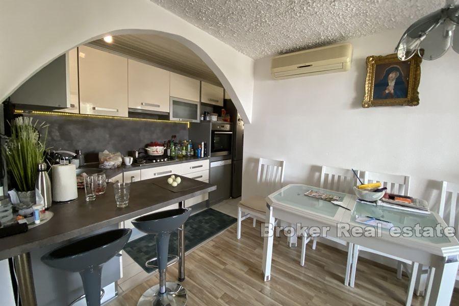 House with pool and sea view