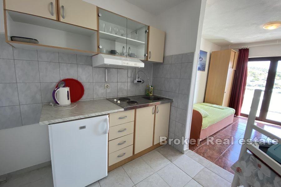 House with pool and sea view