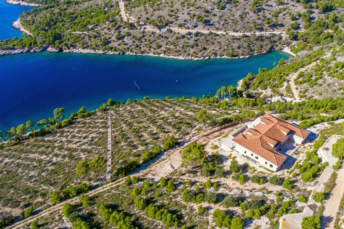 001-2034-09-island-brac-seafront-villa-for-sale