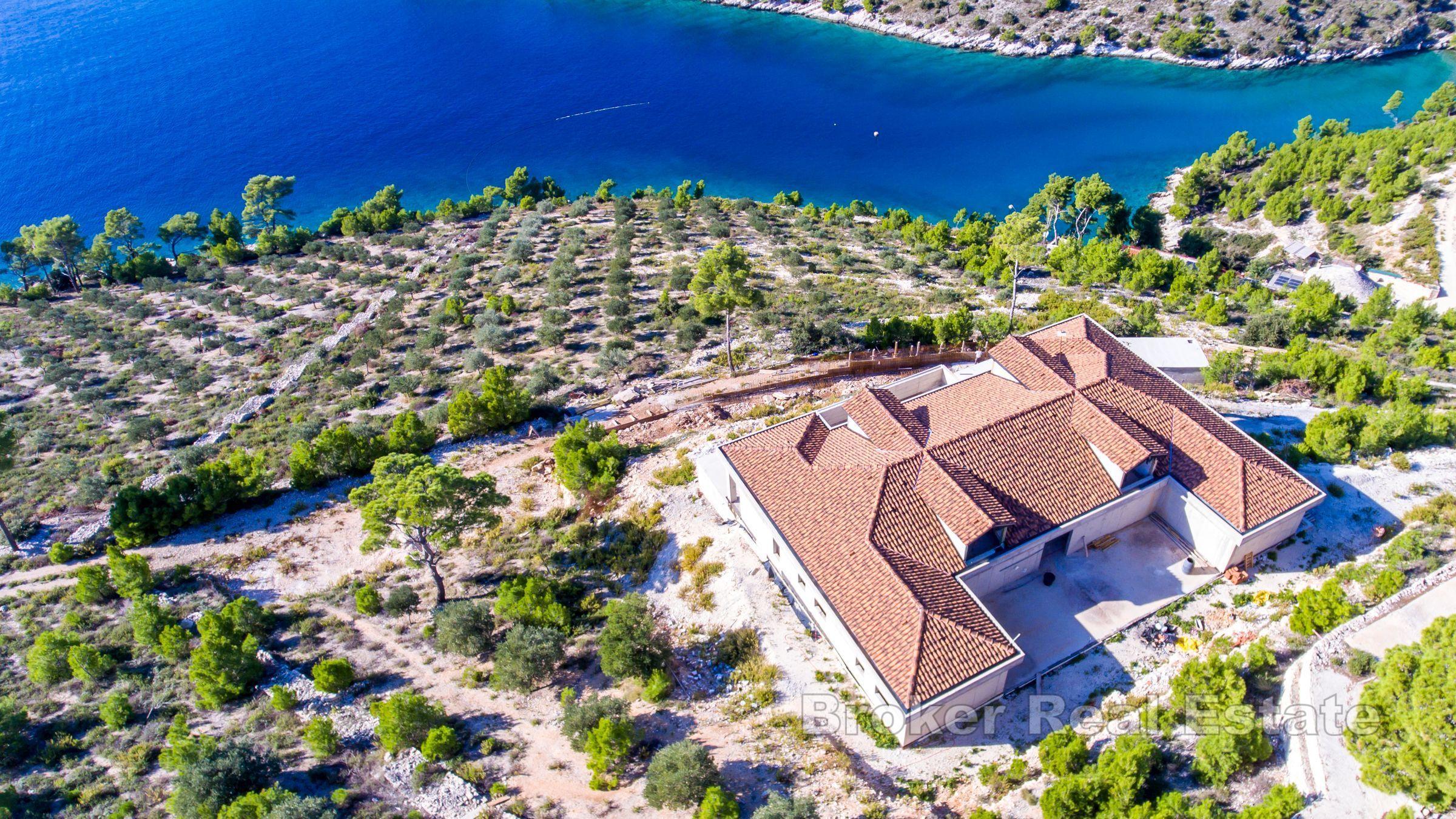 Строящаяся вилла в первом ряду от моря