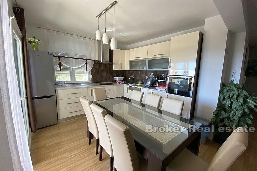 Haus mit Pool und Meerblick