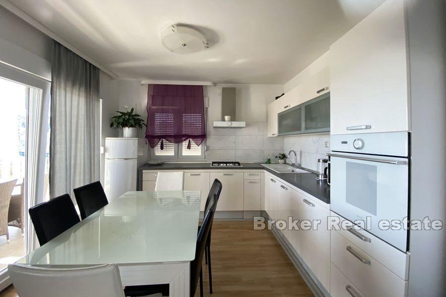 Haus mit Pool und Meerblick