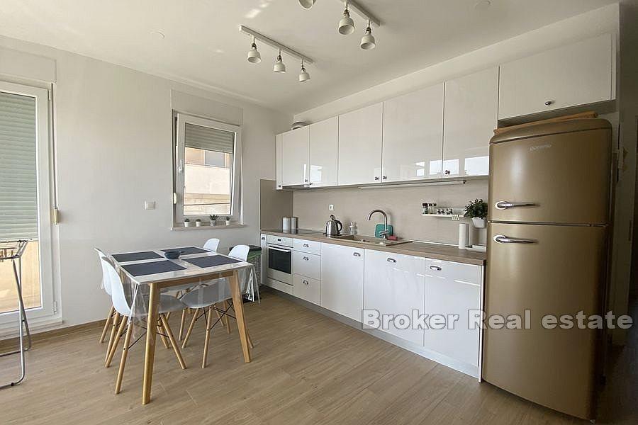 Žnjan, Wohnung mit zwei Schlafzimmern mit Meerblick