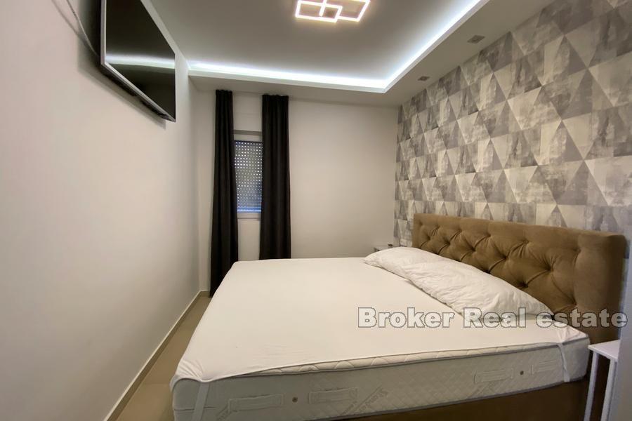 Просторный дом с бассейном