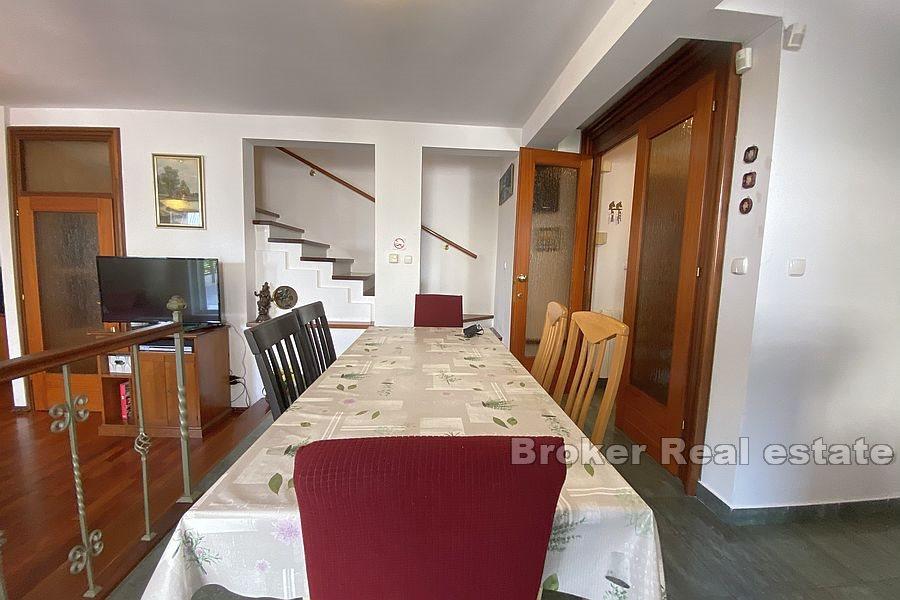 Vakkert hus med en hage nær sentrum