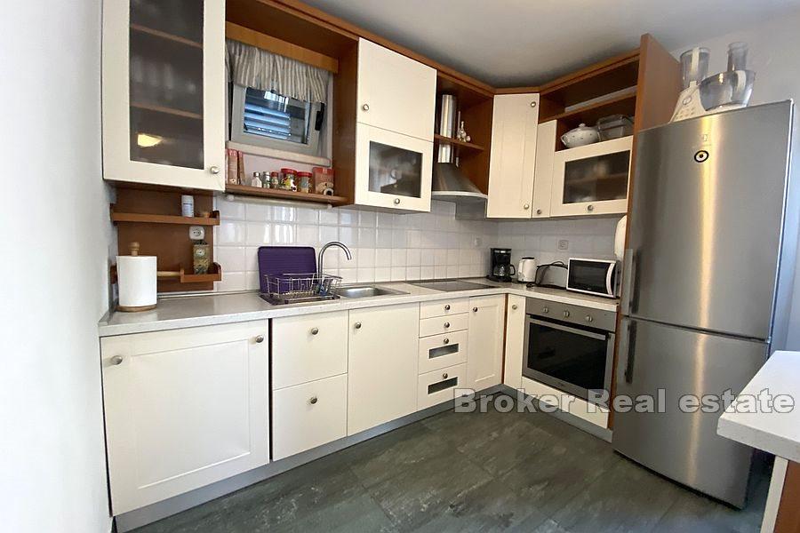 Vakkert hus med en hage nær sentrum