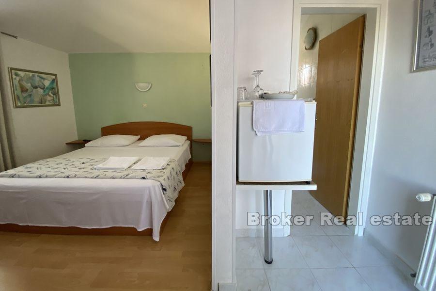 Красивый дом с двором недалеко от центра