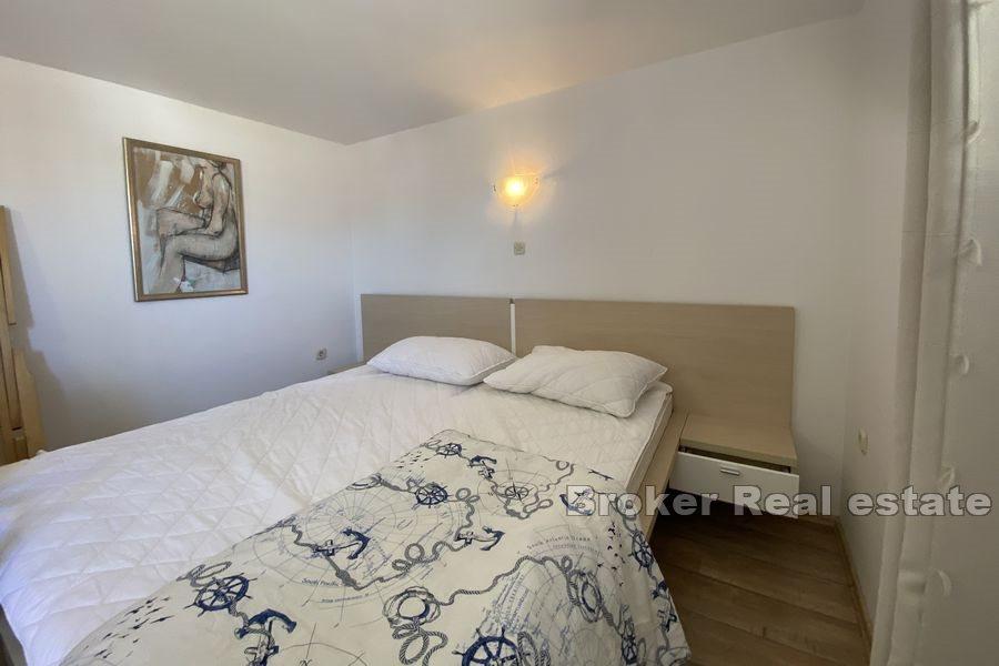 Красивый дом с двором недалеко от центра