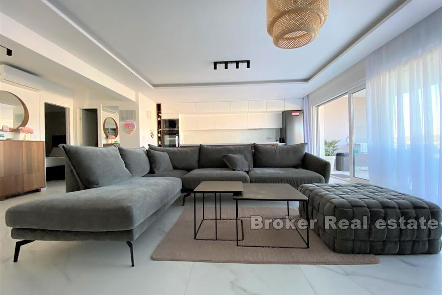 Luksusowy apartament z basenem i widokiem na morze