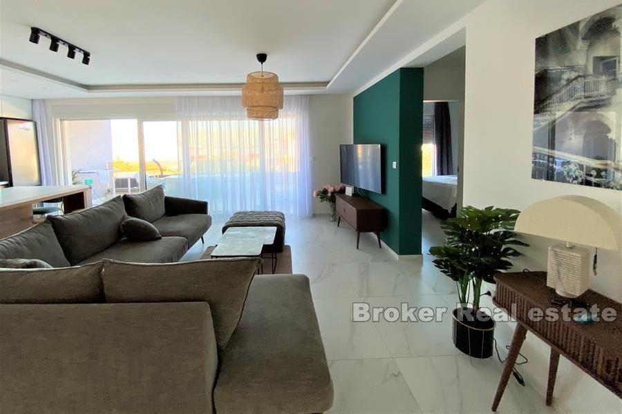 Luksusowy apartament z basenem i widokiem na morze