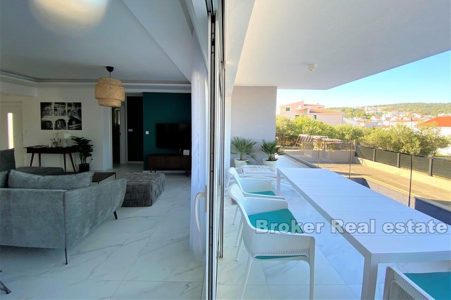 Luksusowy apartament z basenem i widokiem na morze