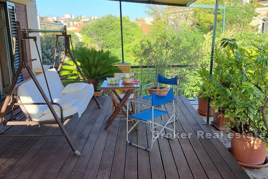 Center, luxury apartment with terrace